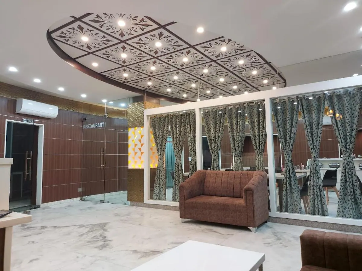 Hotel Four Seasons 3*, Varanasi India
